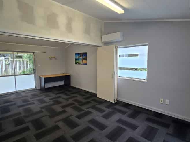 Affordable office space with profile and parking