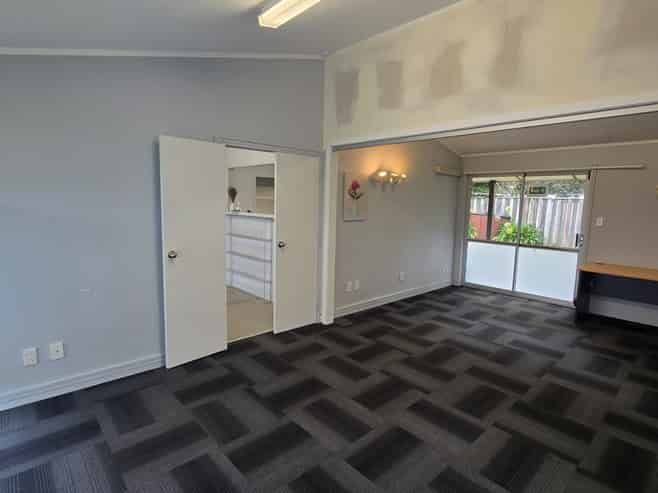 Affordable office space with profile and parking