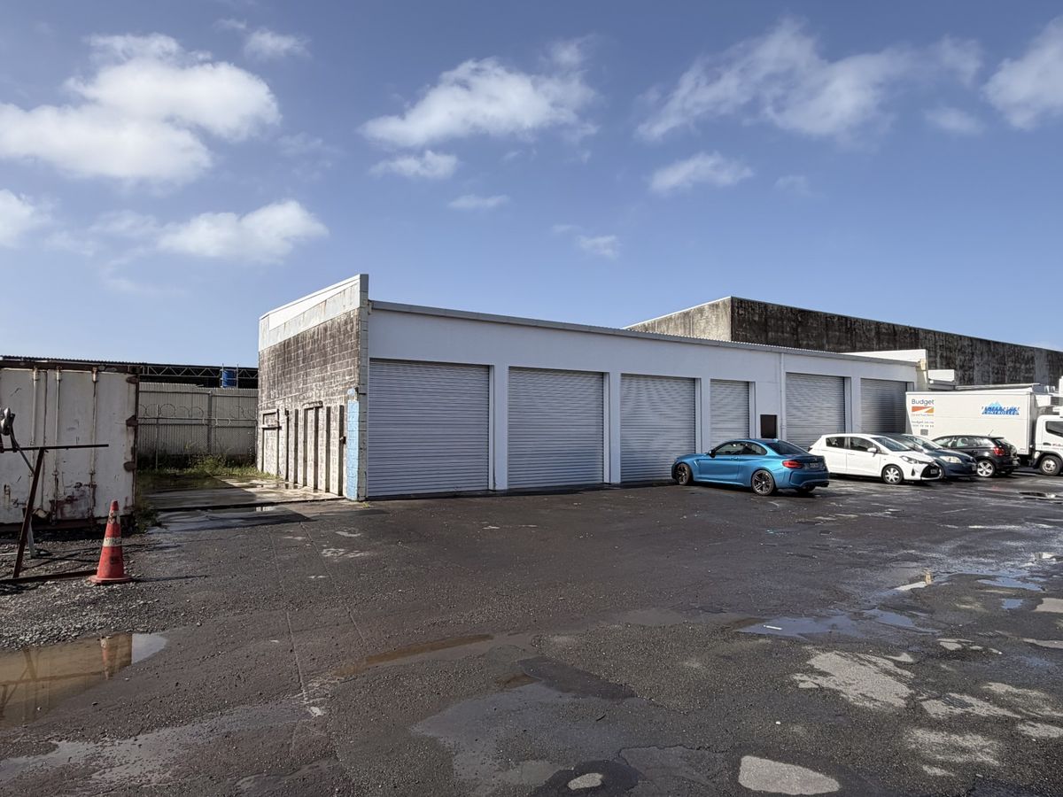 154sqm Penrose warehouse with yard, Penrose