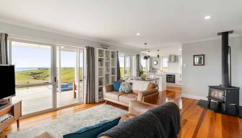 290 Pollok Wharf Road, Pollok