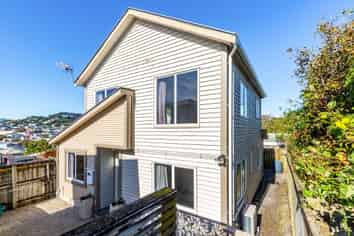 25 Hall Street, Newtown