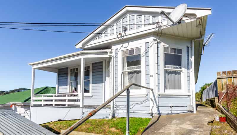 25 Hall Street, Newtown