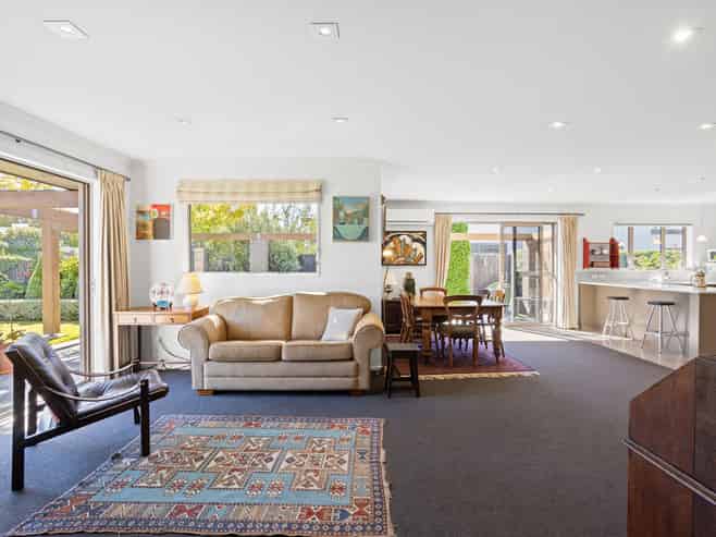 6 Evesham Lane, Springlands