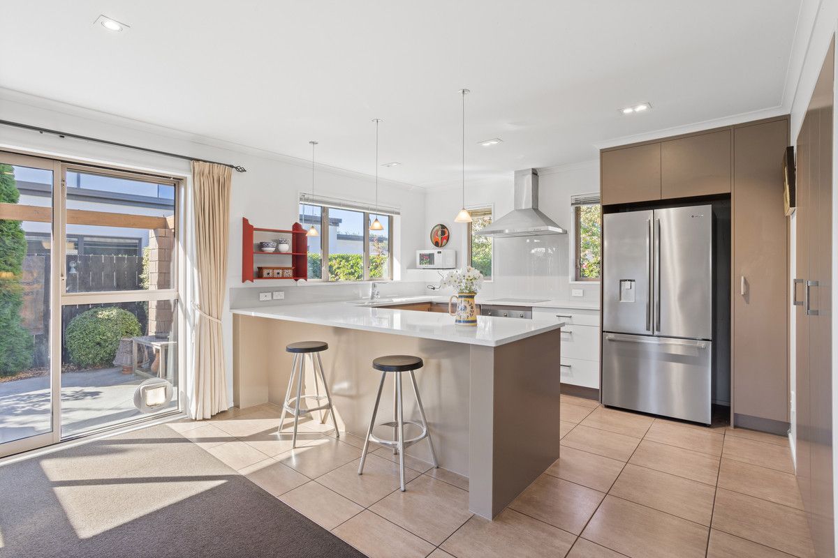 Elegant family living in a private Springlands setting - Mehr