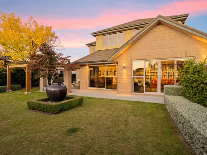 6 Evesham Lane, Springlands