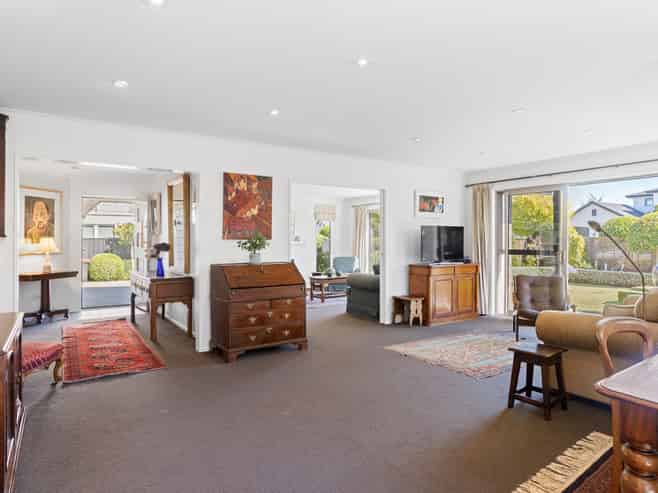 6 Evesham Lane, Springlands