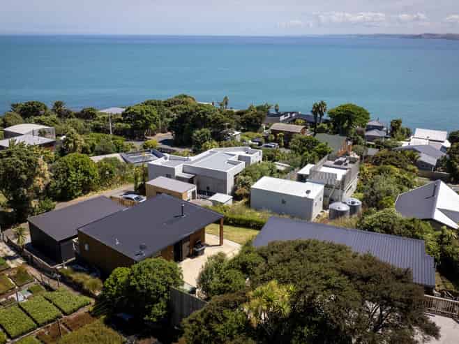 14 Whaanga Road, Raglan