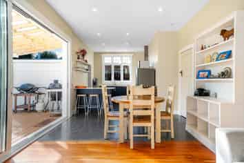 134 Onepu Road, Lyall Bay