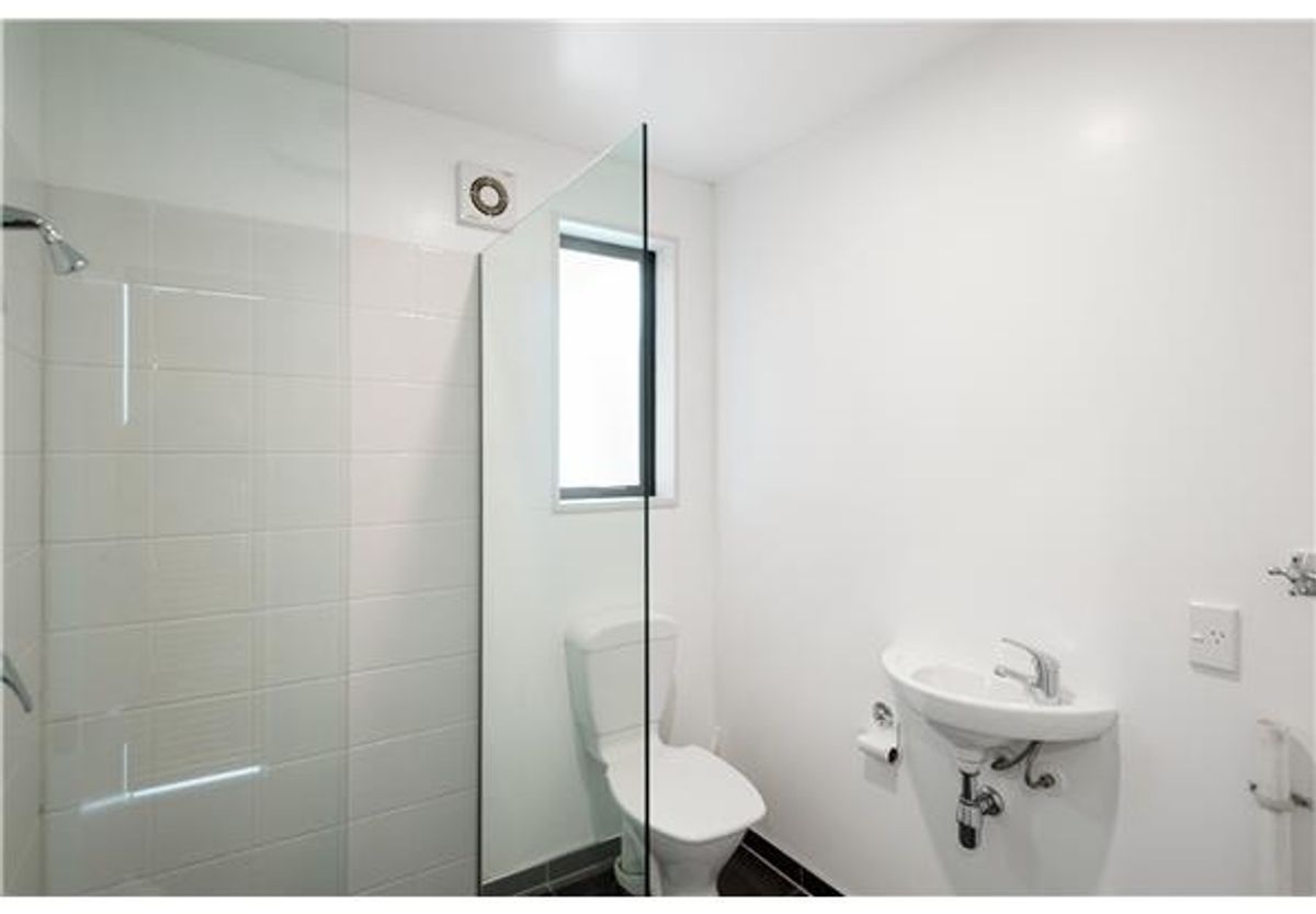Apartment in Sydenham - View 4