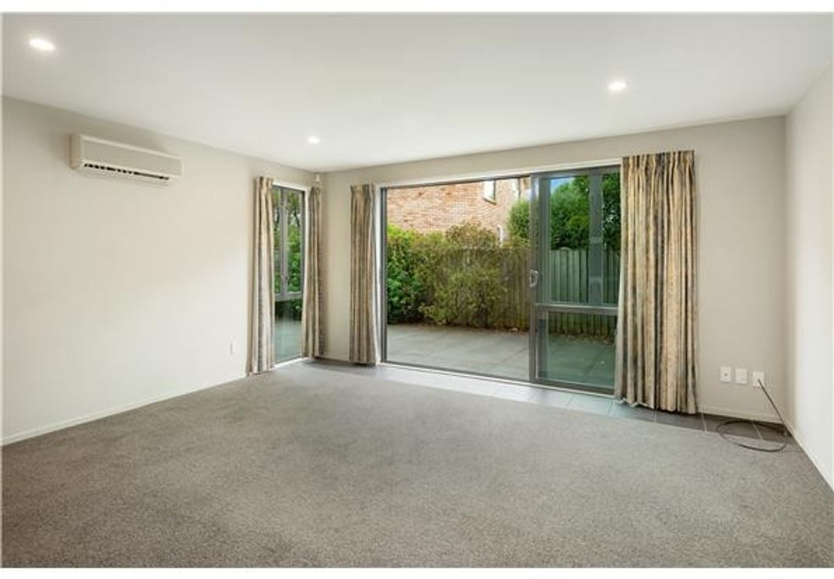 Apartment in Sydenham - View 2