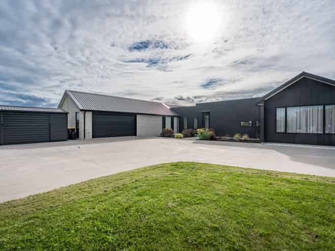 137 Pilot Drive, Ngahinapouri