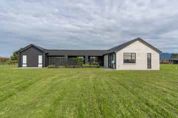 137 Pilot Drive, Ngahinapouri