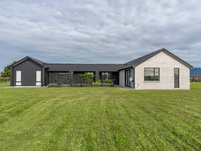 137 Pilot Drive, Ngahinapouri