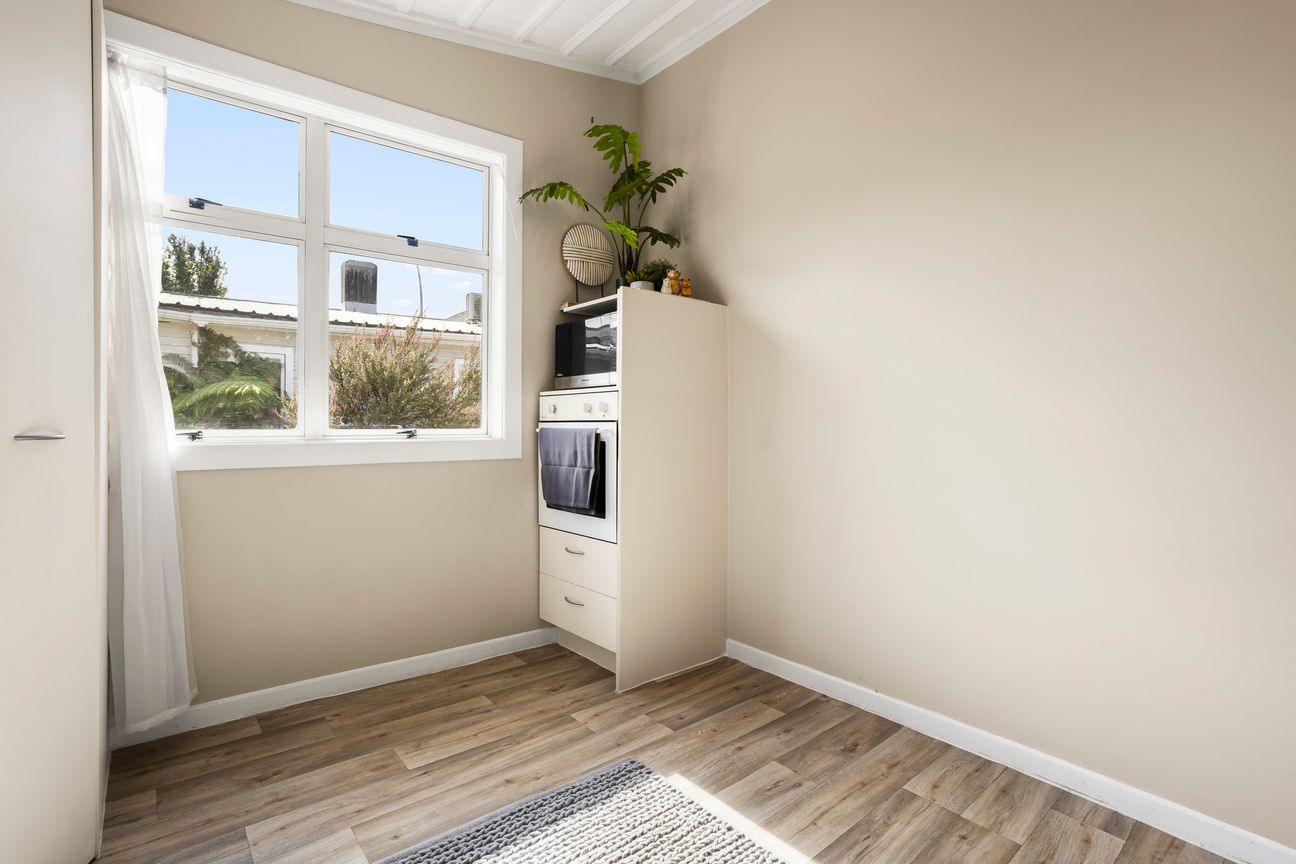 Super cute with room to add value! - Vista 6