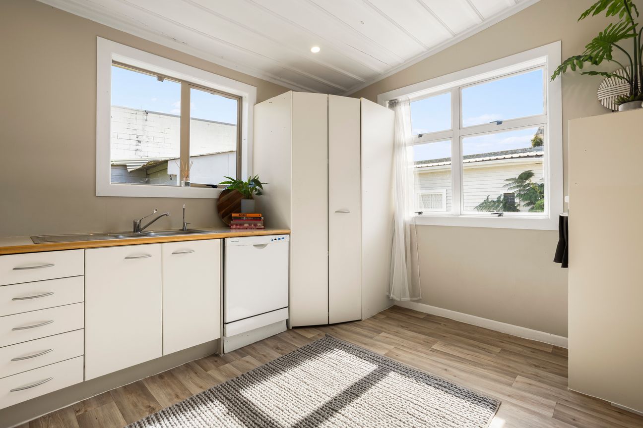 Super cute with room to add value! - Vista 4
