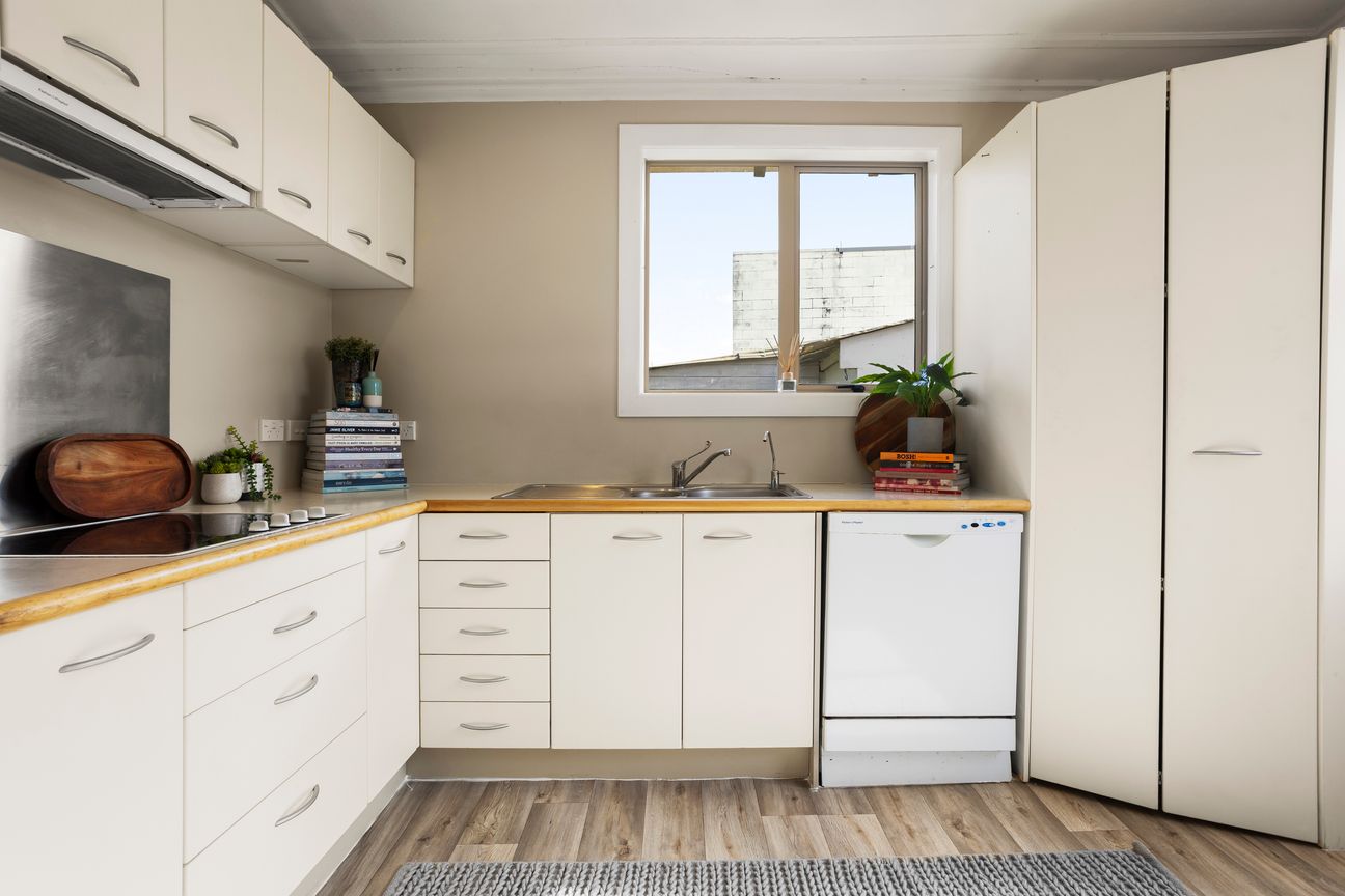 Super cute with room to add value! - Vista 3
