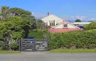 Investment opposite the beach