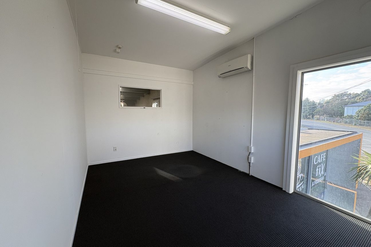 Modern Corner Unit with Office and Warehouse Space - Ansicht 4