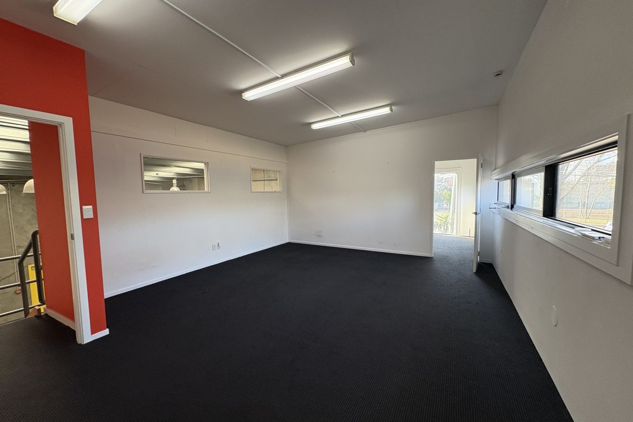 Modern Corner Unit with Office and Warehouse Space - Ansicht 5