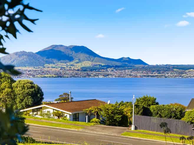 100 Wakeman Road, Acacia Bay