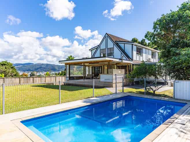 2 Memorial Drive, Parahaki