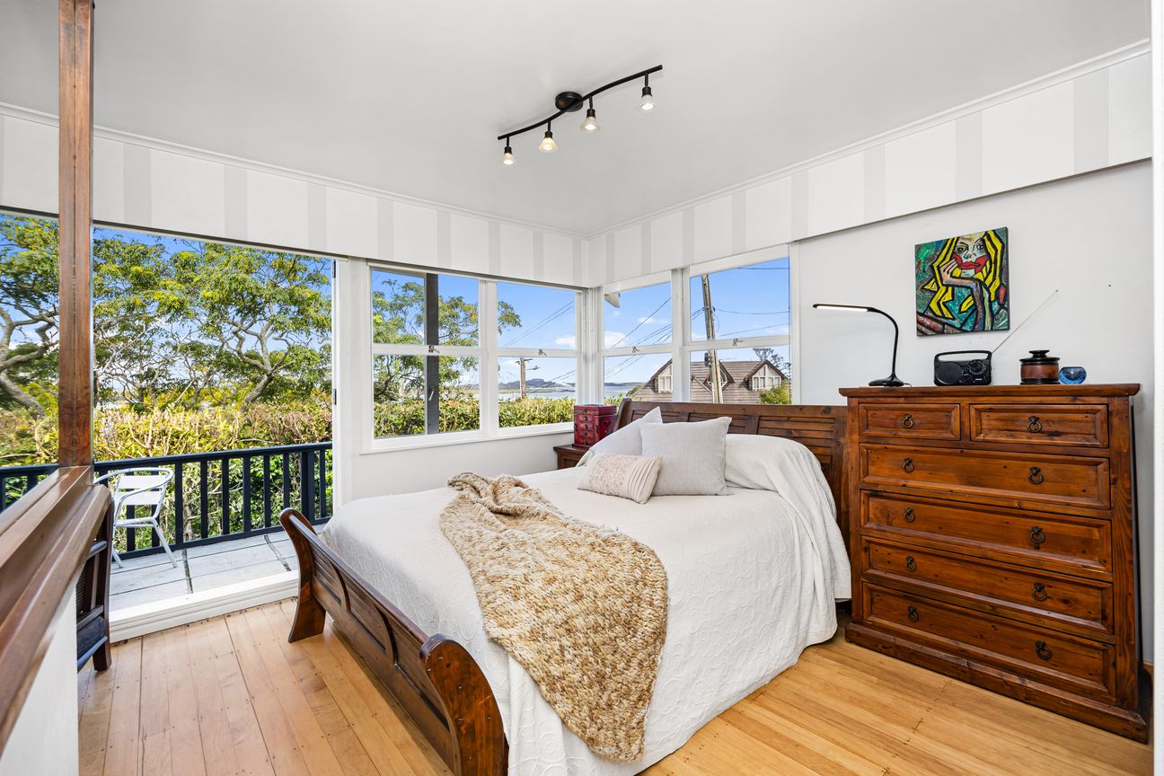 House in Auckland, Hillsborough - View 2