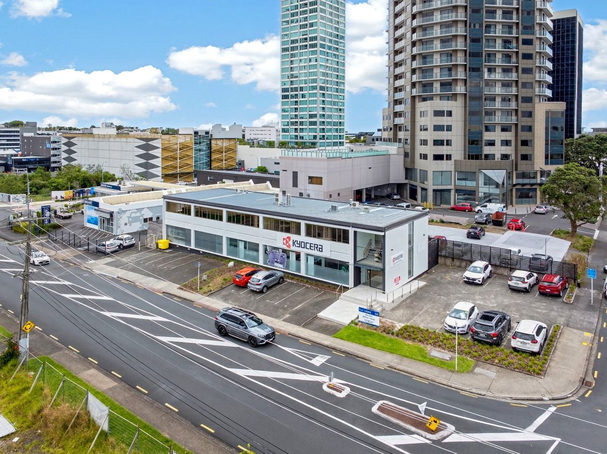 Corner profile Takapuna office with expansive deck