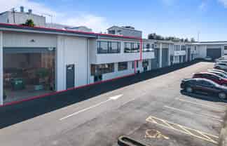 Quality office/warehouse unit