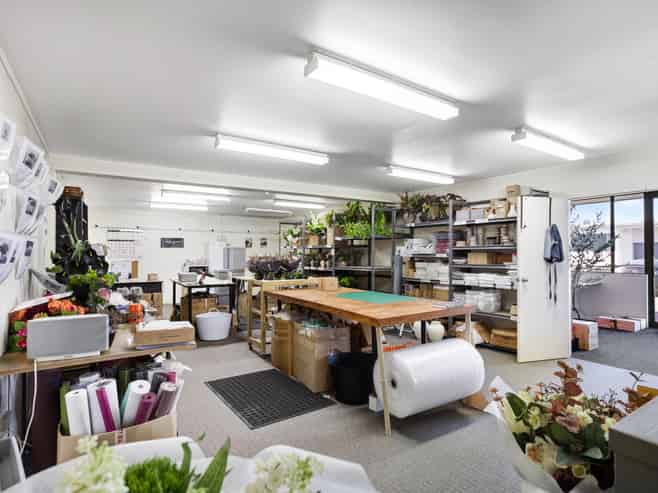 Quality office/warehouse unit