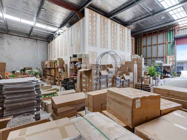 Quality office/warehouse unit