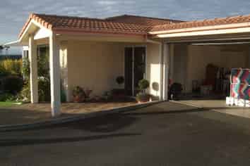 2/35 Busby Hill, Havelock North