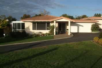 2/35 Busby Hill, Havelock North