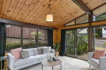 87 Allington Road, Karori