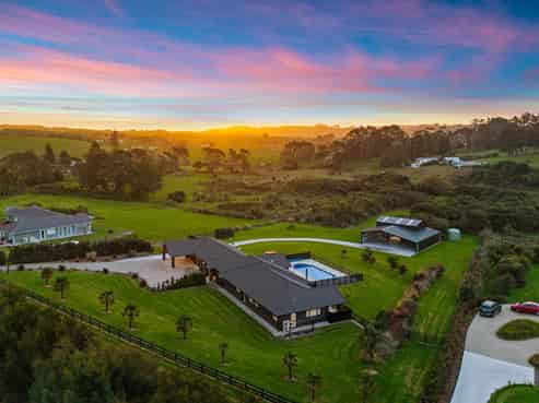121 Valley Road, Waimauku
