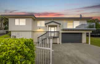 22 Whangaparaoa Road, Red Beach