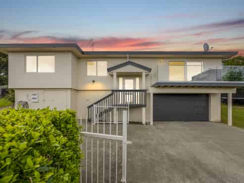 22 Whangaparaoa Road, Red Beach