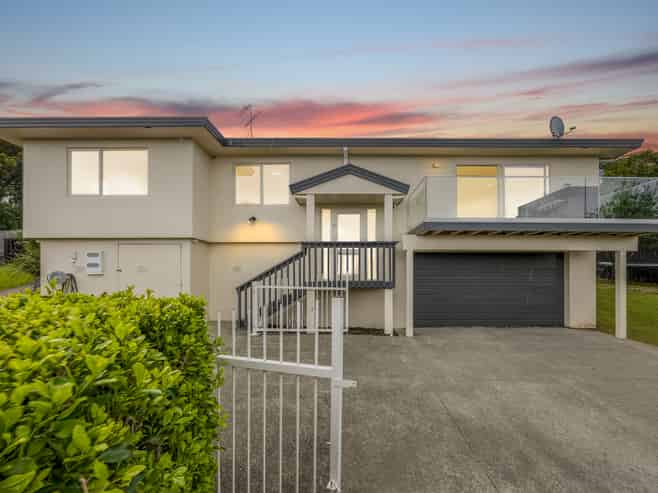 22 Whangaparaoa Road, Red Beach