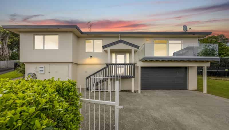 22 Whangaparaoa Road, Red Beach