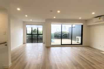 14/12 Onewa Road, Northcote