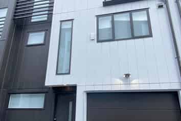 14/12 Onewa Road, Northcote