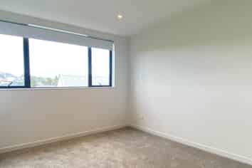 14/12 Onewa Road, Northcote