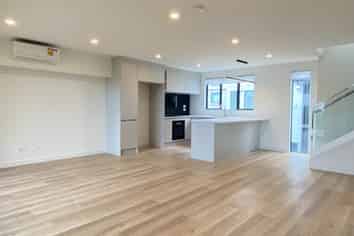 14/12 Onewa Road, Northcote