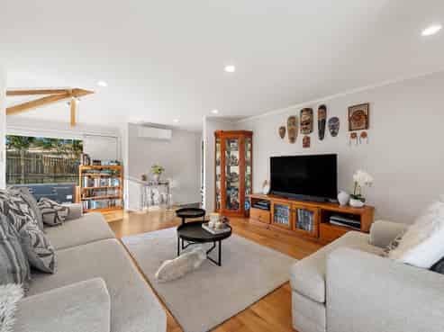 1/17 Hedge Row, Sunnyhills