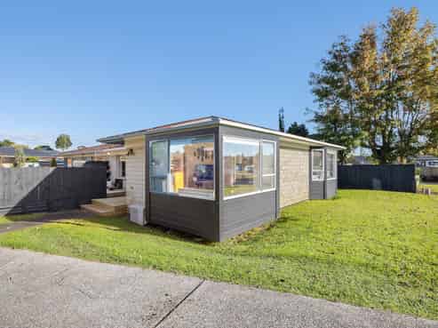 1/17 Hedge Row, Sunnyhills