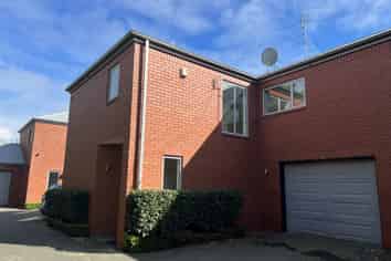15B Grove Road, Addington