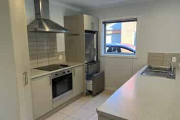 15B Grove Road, Addington
