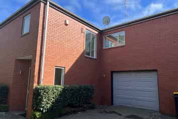 15B Grove Road, Addington
