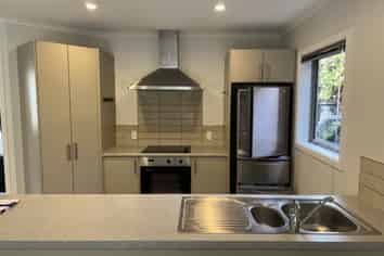 15B Grove Road, Addington