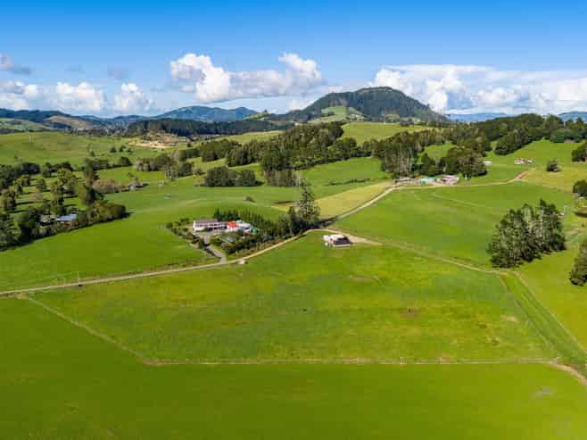 1327 State Highway 1, Hikurangi