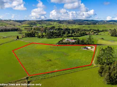 1327 State Highway 1, Hikurangi